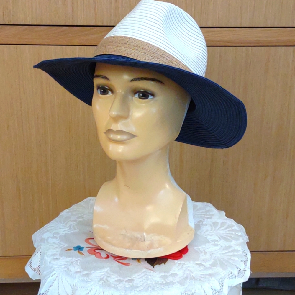 STRAW HAT!  Nicole Marciano White and Navy .